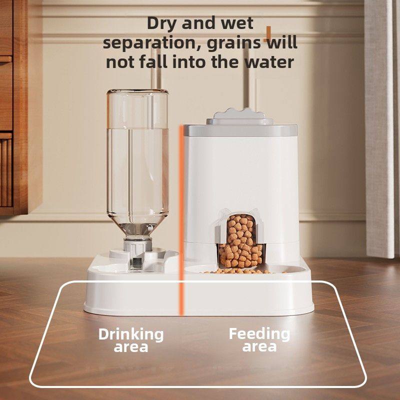 A pet water and food dispenser shown on a wooden floor in an indoor room setting, with overlaid text explaining dry and wet separation and labeled drinking and feeding areas.
