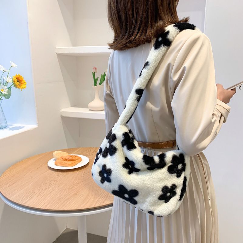 Plush Underarm Bag, Ladies Fluffy Shoulder Bag, Women Furry Purse Fluffy Tote Bag for Autumn and Winter