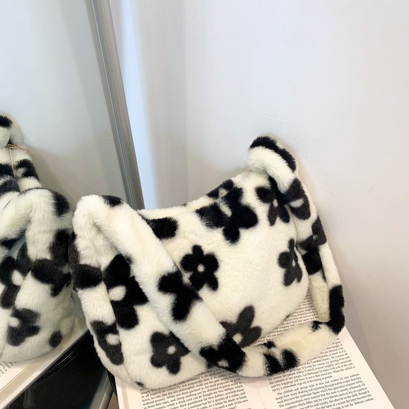 Plush Underarm Bag, Ladies Fluffy Shoulder Bag, Women Furry Purse Fluffy Tote Bag for Autumn and Winter